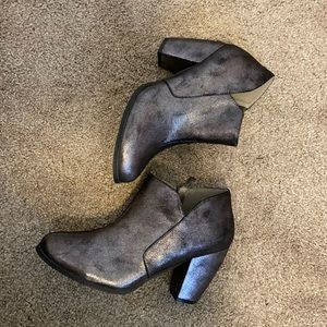 NWOT Dark grey metallic ankle bootie